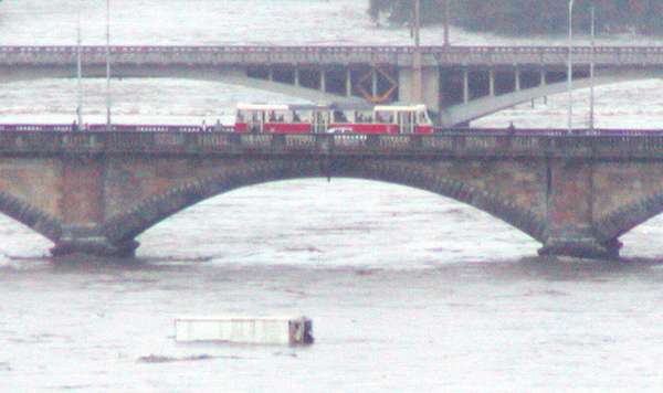 setkani tramvaje s avii